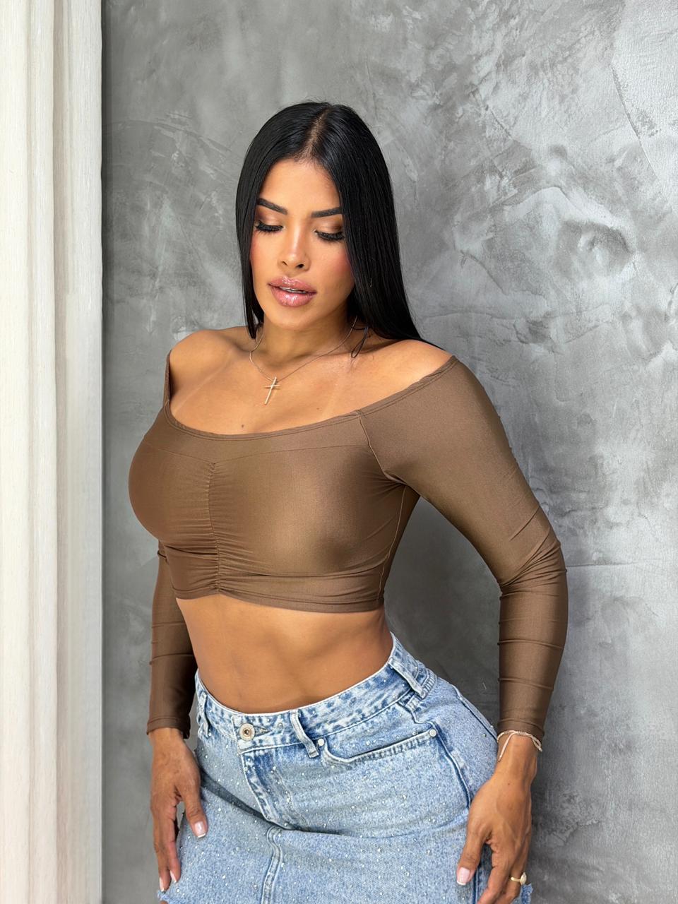 Crop Top Manga Larga Atemporal