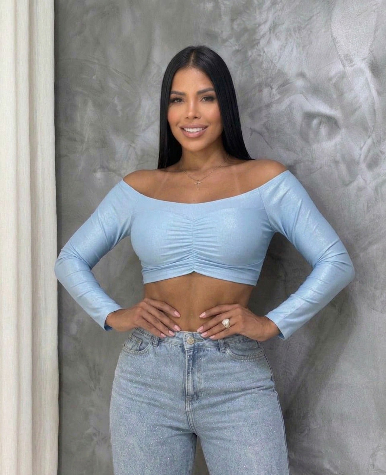 Crop Top Manga Larga Atemporal