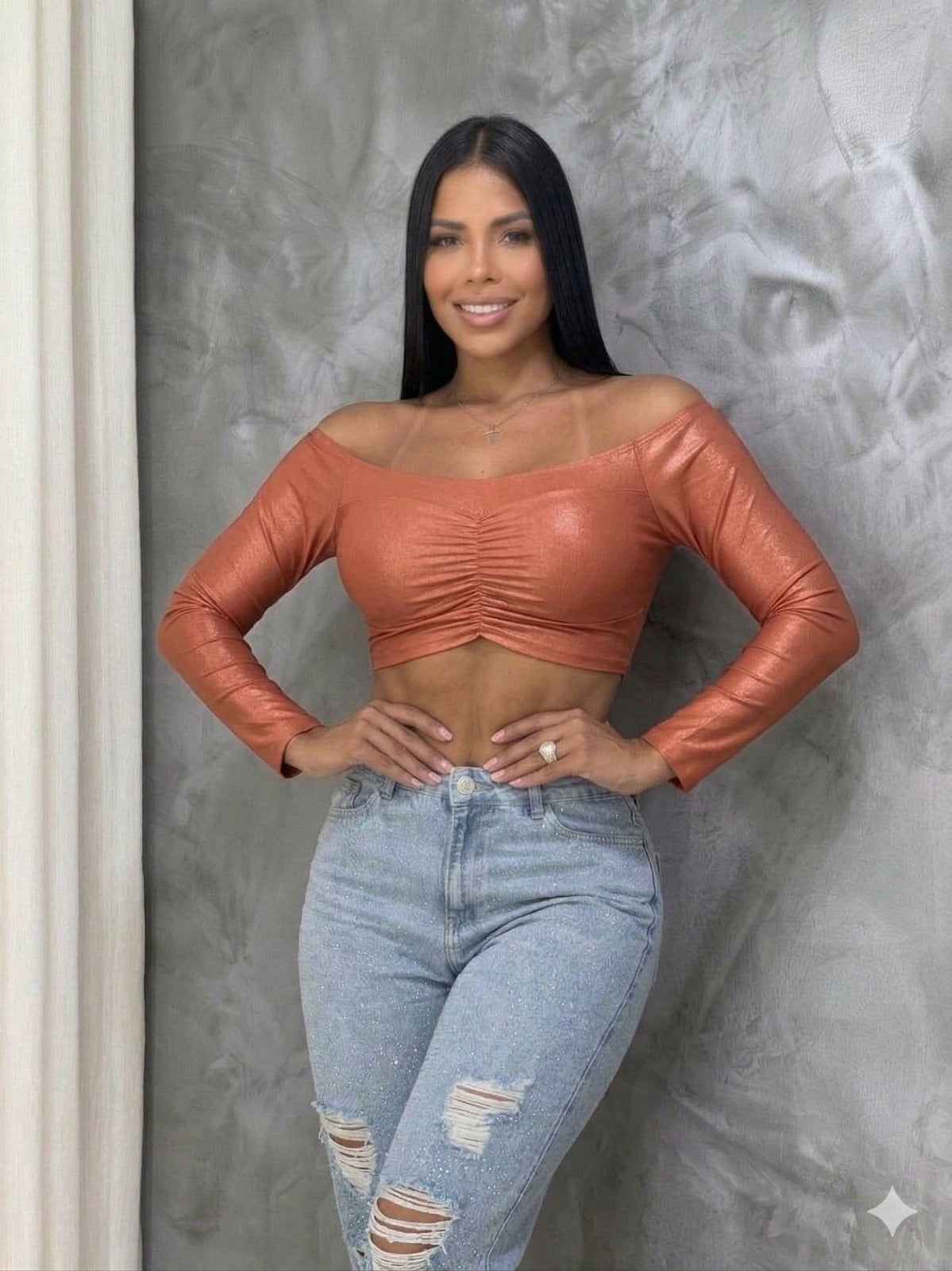 Crop Top Manga Larga Atemporal